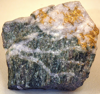 ouro e prata nativa em matriz de quartzo native gold and silver in quartz