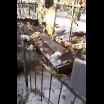 ШОК!!! Под Калугой покойника выкопали из могилы сразу после похорон за неуплату(ВИДЕО 18+)