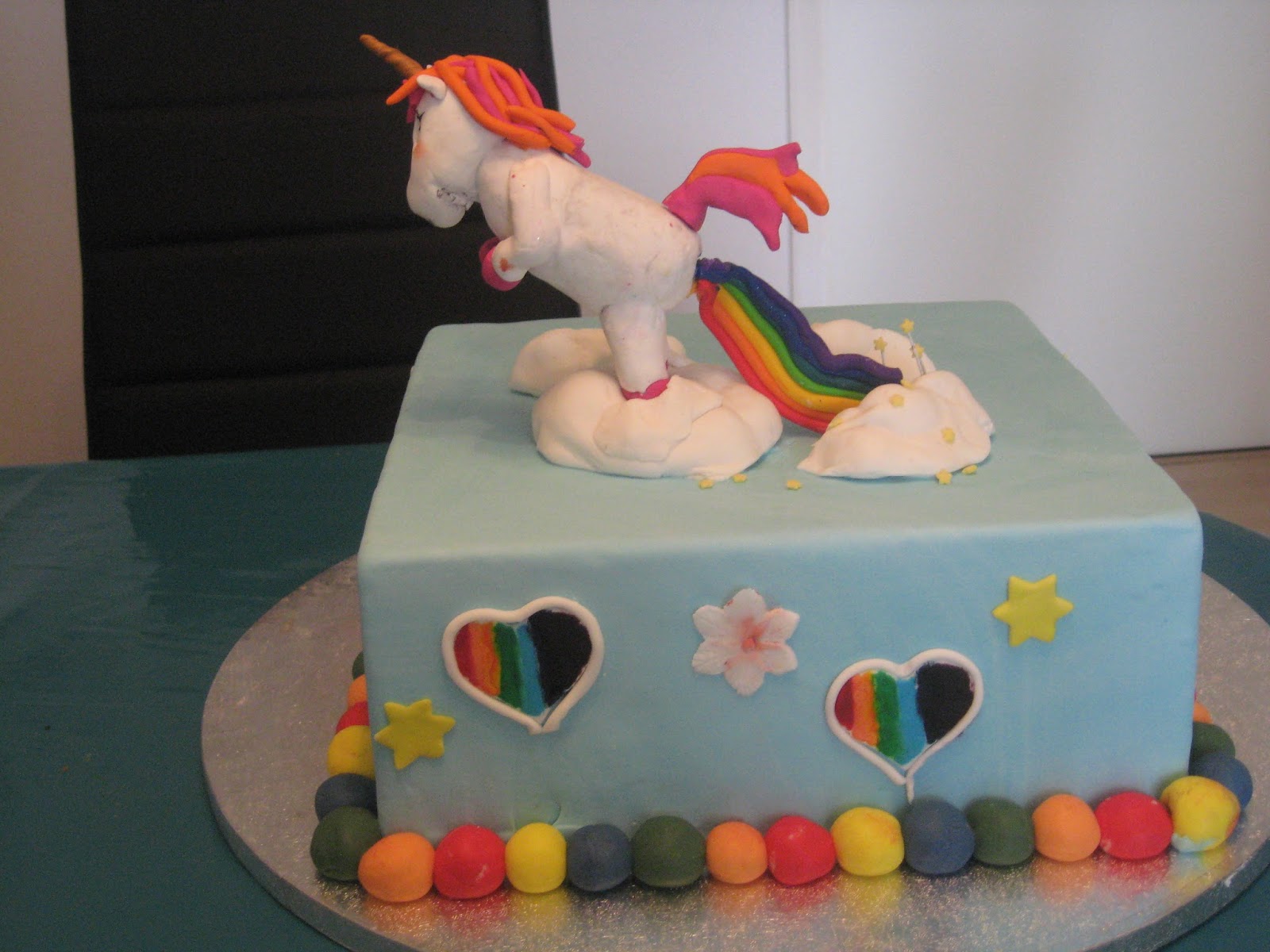 Elfen-Traumtorten: Regenbogen pupsendes Einhorn