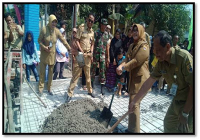 PELETAKAN BATU PERTAMA COR JALAN PILANGSARI – BAOK OLEH BUPATI SRAGEN PELETAKAN BATU PERTAMA COR JALAN PILANGSARI – BAOK OLEH BUPATI SRAGEN