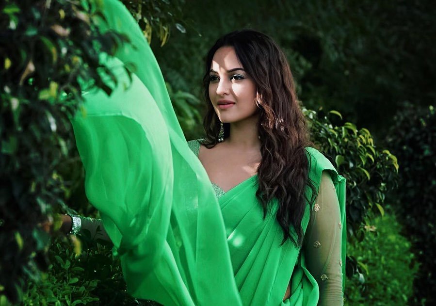 Sonakshi Sinhas Pink Sari Avatar Caused Havoc Wearing Five Saris One By One Times Buzzer