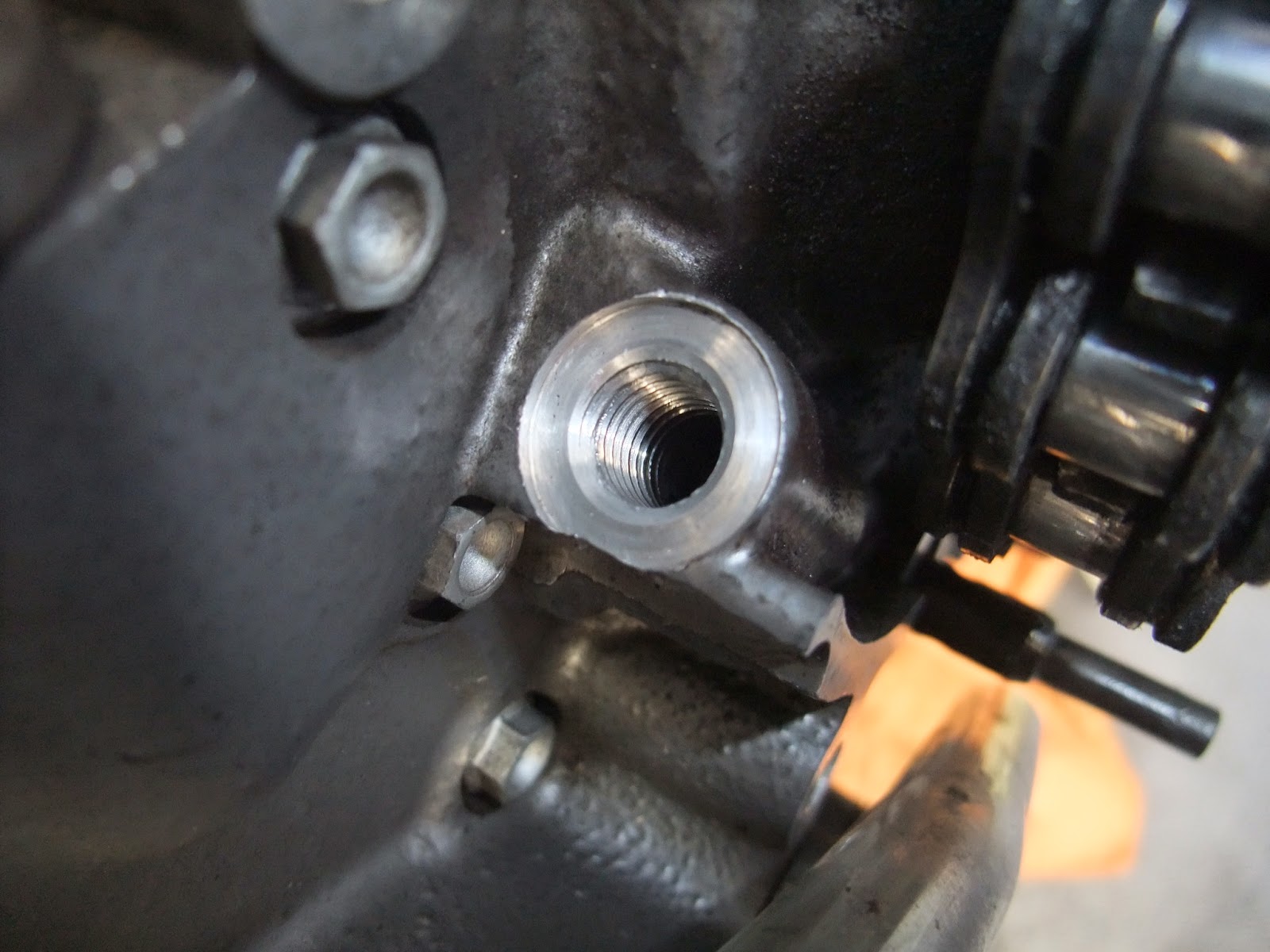 ARTOO DETOO KTM 990 Superduke clutch oil jet cleaning