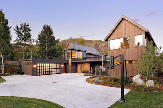 Contemporary Home Delivering Idyllic Mountain Views