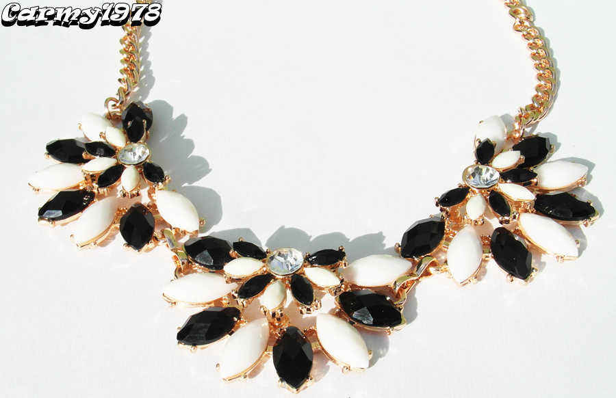 black-and-white-necklace black-and-white-necklace
