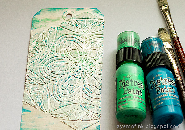 Layers of ink - Textured Ornament Tag Tutorial by Anna-Karin Evaldsson