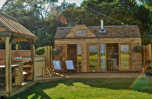 35-Tiny-Wooden-Homes-Small-Homes-Offices-&-Other-www-designstack-co