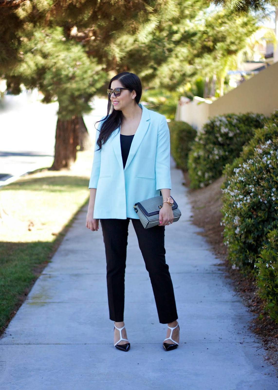 Baby blue blazer look business chic, a non boring office look, light blue blazer look