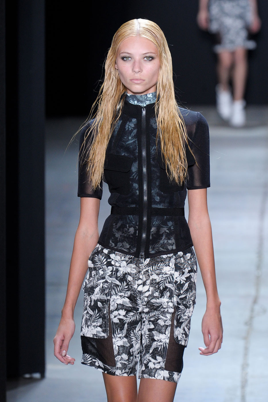 Прозрачная кожа одежда. Прозрачная кожа одежда. Девушки в платьях из латекса. Прозрачная кожа одежда. Топ мужчин.