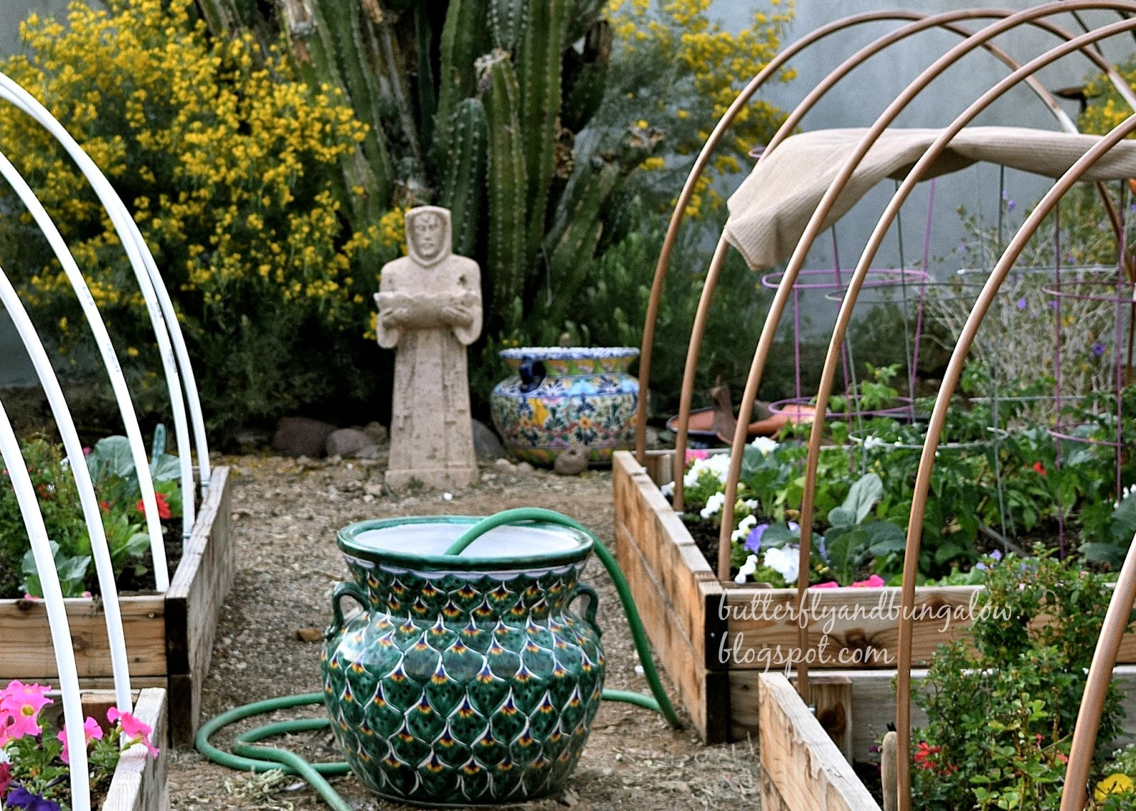 Butterfly 8)(8 Bungalow Copper Garden Bed Arches