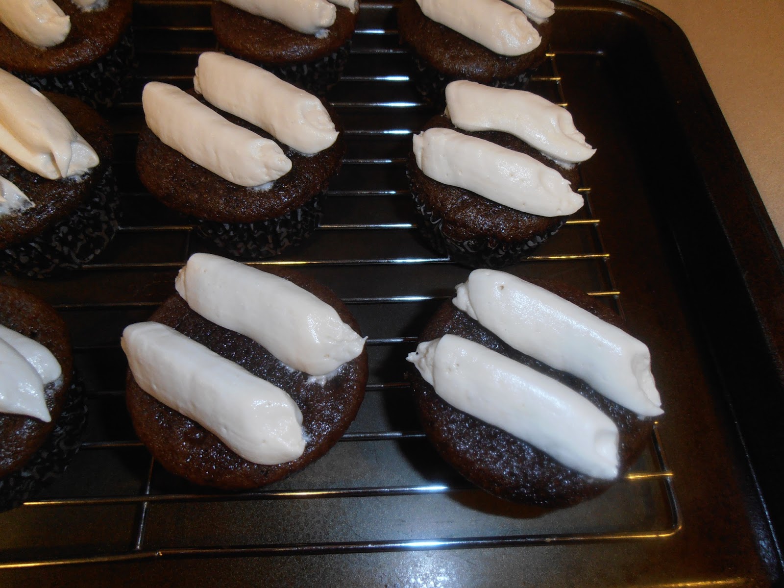 I Can't Believe It's Gluten-Free: Bumpy Cake Cupcakes