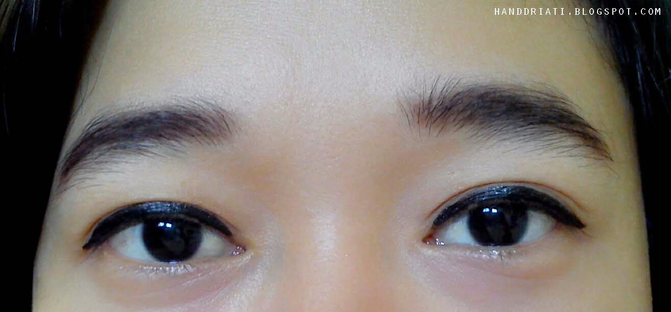 Review Wardah EyeXpert Staylast Liquid Eyeliner | One