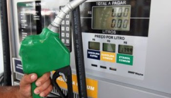 Resultado de imagem para Petrobras deve anunciar ainda neste ano redução no preço da gasolina