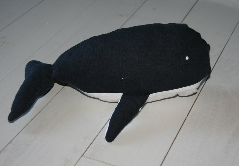 Madame Pois et Cie C'est la baleine qui tourne, qui vire..