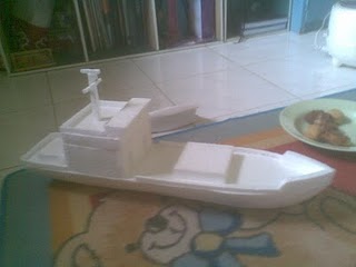 KERAJINAN MINIATUR KAPAL DAN DIORAMA KERETA API: Perahu dari Styrofoam