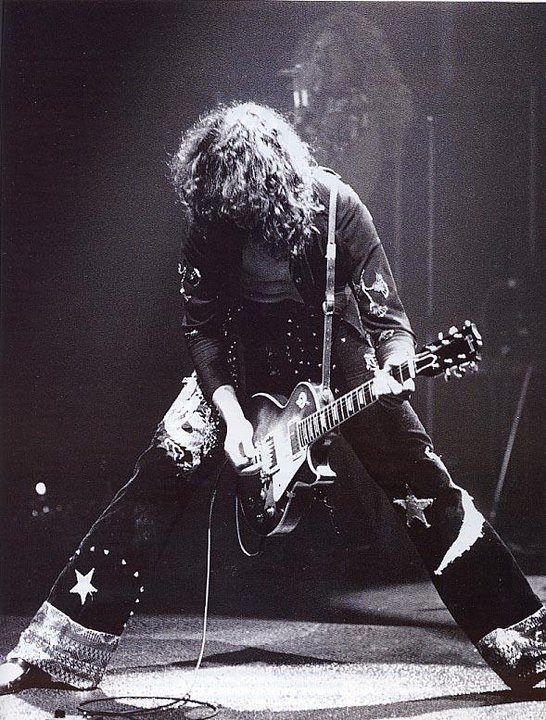 40 Unbelievable Historical Photos - Jimmy Page performing live with Led Zeppelin. Circa 1972