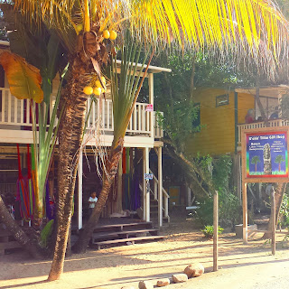 Remax Vip Belize: Rustic wooden restaurants