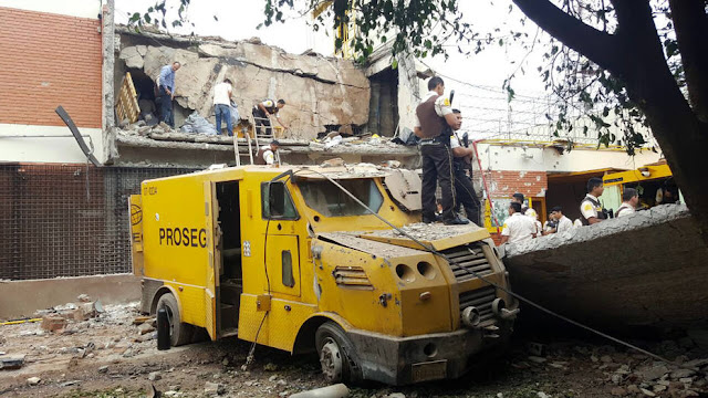 Polícia troca tiros com suspeitos de terem assaltado uma transportadora de valores em Ciudad del Este, no Paraguai