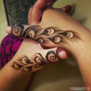 10 Gorgeous Feather Henna Designs to try this Festive Season