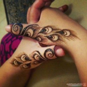 Top 10 Beautiful Peacock Feather Mehndi Designs