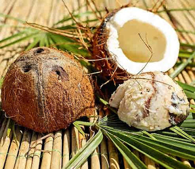Easy Coconut Milk Recipes For Your Hair & Skin Easy Coconut Milk Recipes For Your Hair & Skin