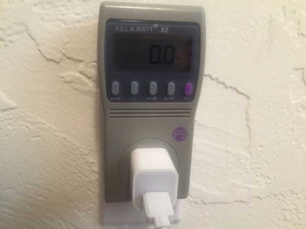 charger ponsel nyolok terus