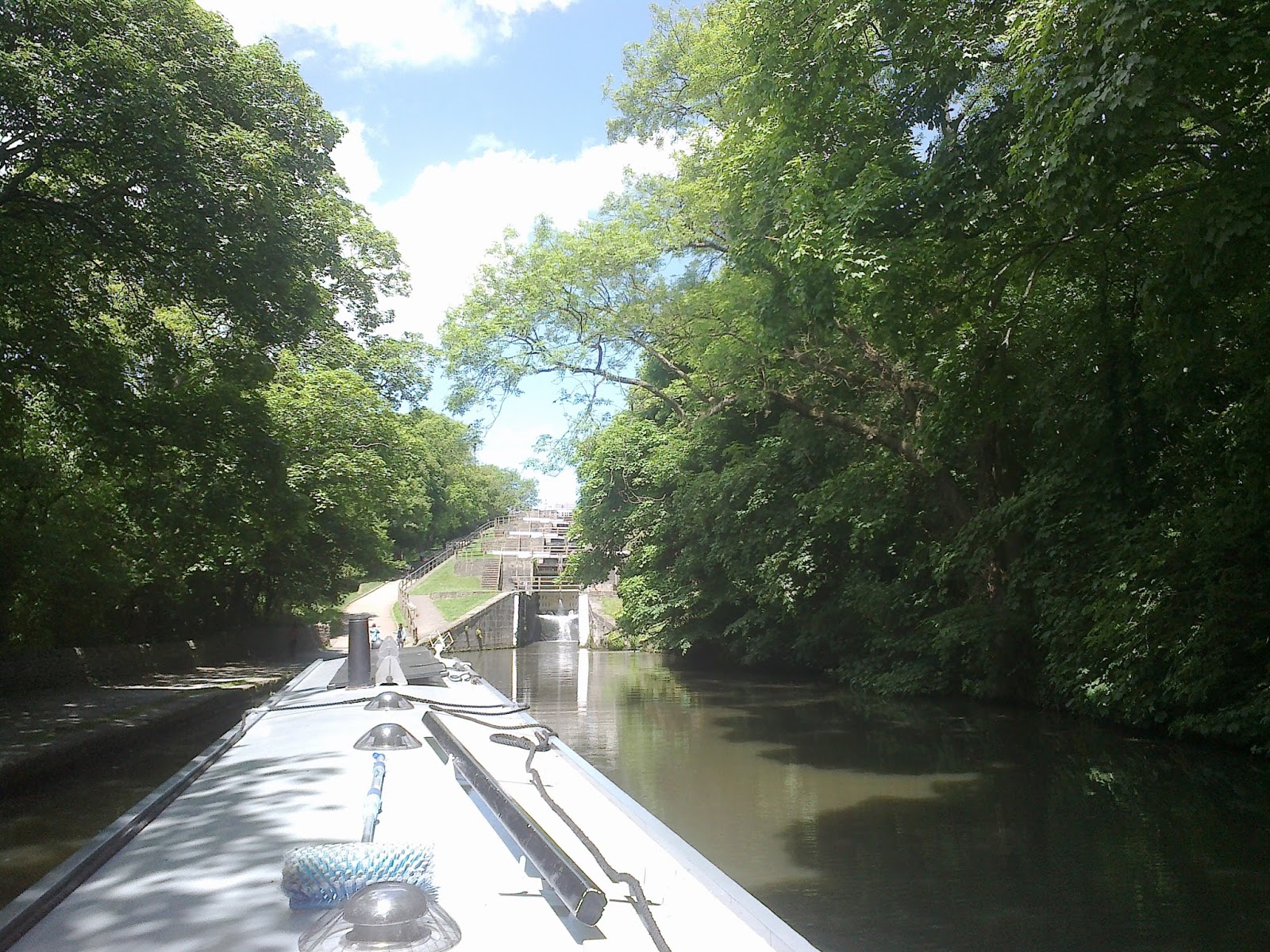 Narrowboat Ellis Wakefield to Skipton...Apperley Bridge Silsden (Bingley 5 rise staircase)