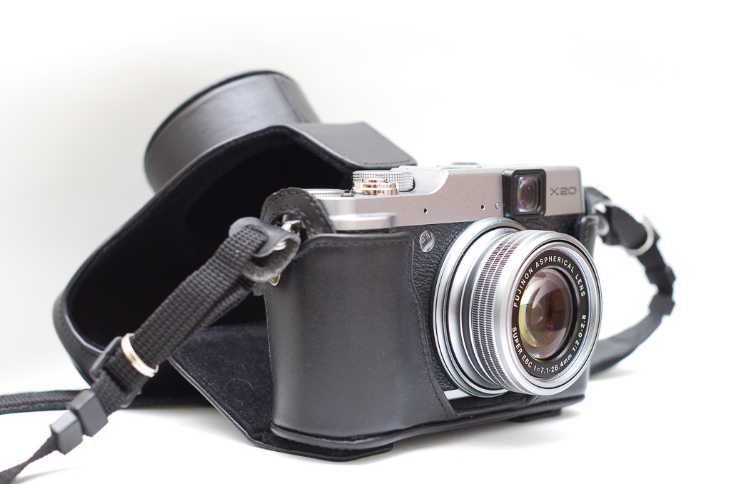 Fujifilm X10 and X20 Leather Case and Hood Accessories Review