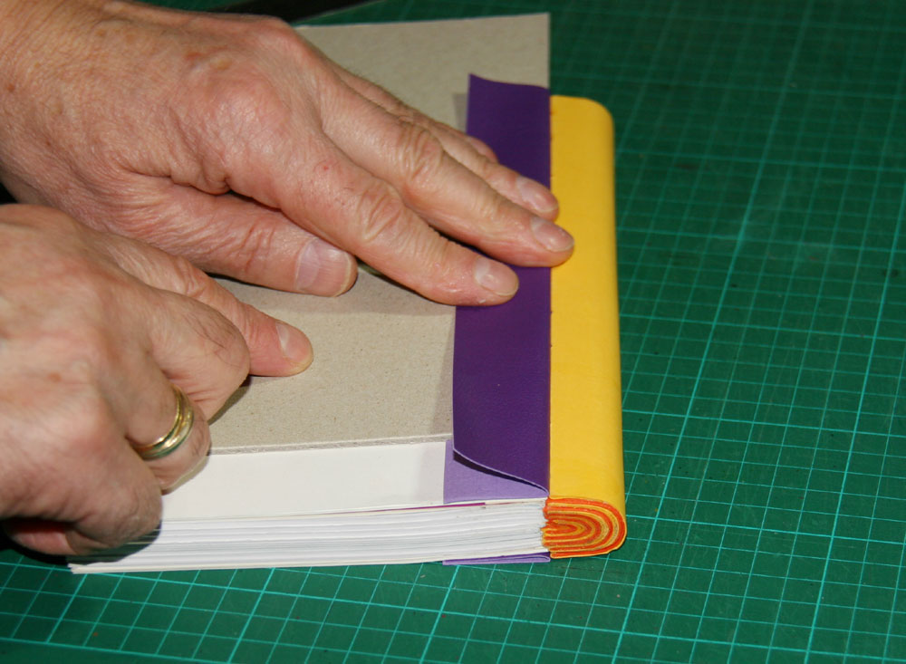 reino artesanal ONION SKIN BINDING ENCUADERNACIÓN DE PIEL DE CEBOLLA