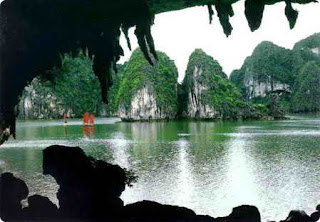 Halong destinations: Bo Nau Grotto