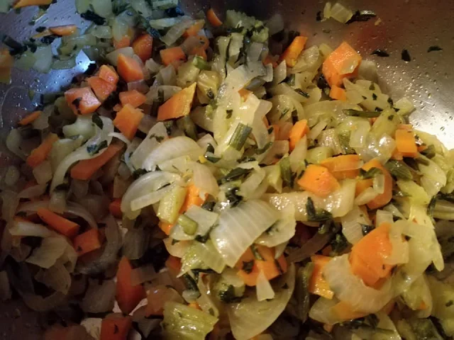 Soffritto a parte con cipolla, carota e sedano