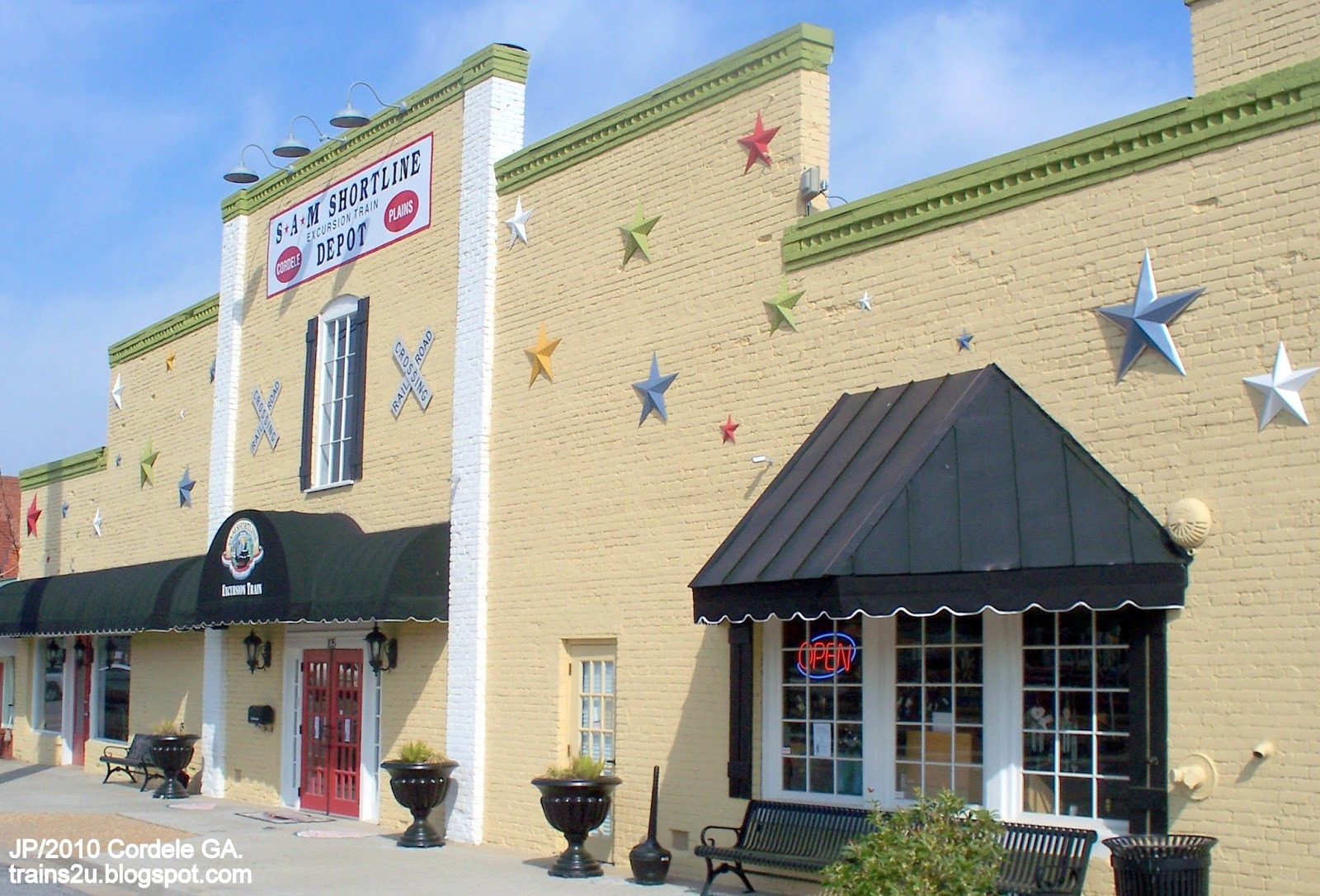 RAILROAD Freight Train Engine EMD GE Boxcar BNSF,CSX,FEC