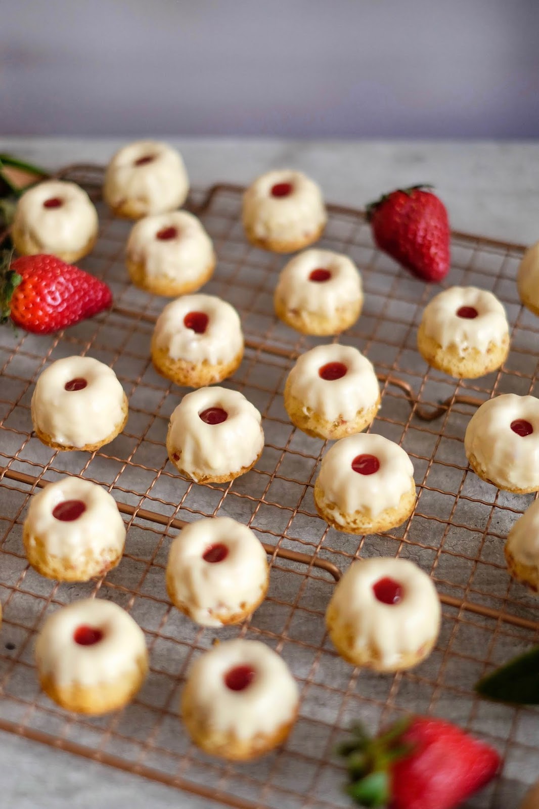 Erdbeer und Mandel Mini Gugelhupfe | Marion&amp;#39;s Kaffeeklatsch