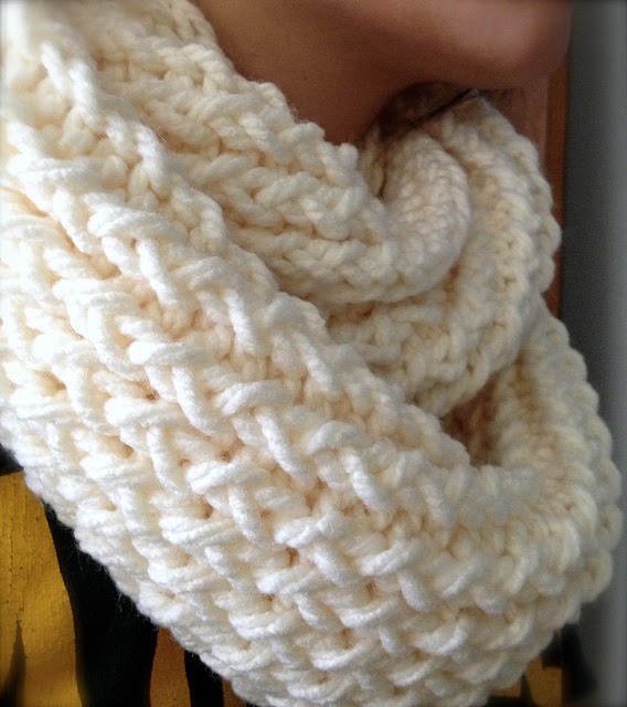 DIY Infinity Scarf with a Knitting Loom DIY Craft Projects