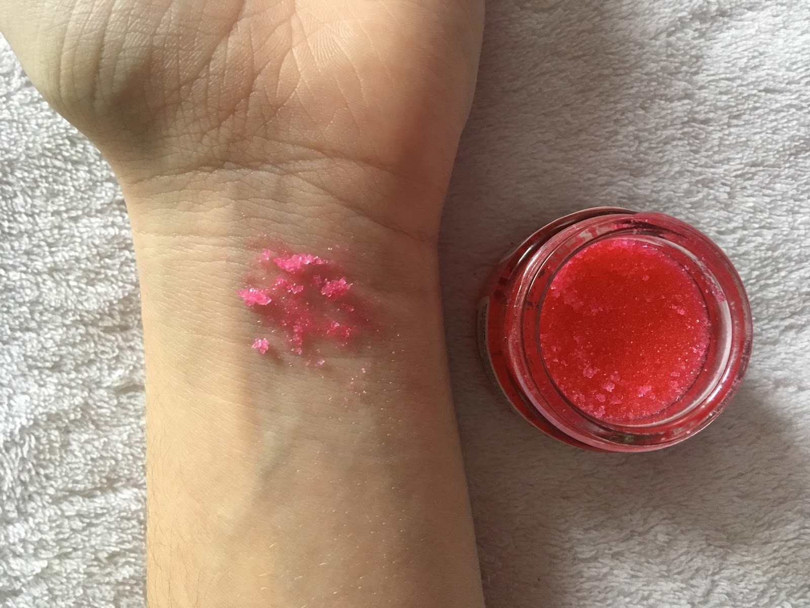 Lush Bubblegum scrub na rty Windy Pink Style