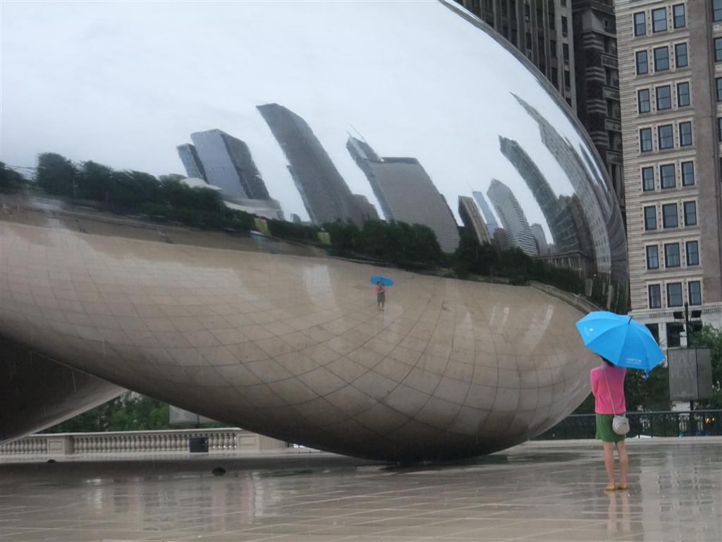 clout gate chicago, the bean, reflection, rain, umbrella, girl
