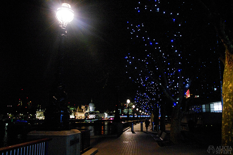 London South Bank by night, photo by Alicia Sivertsson.