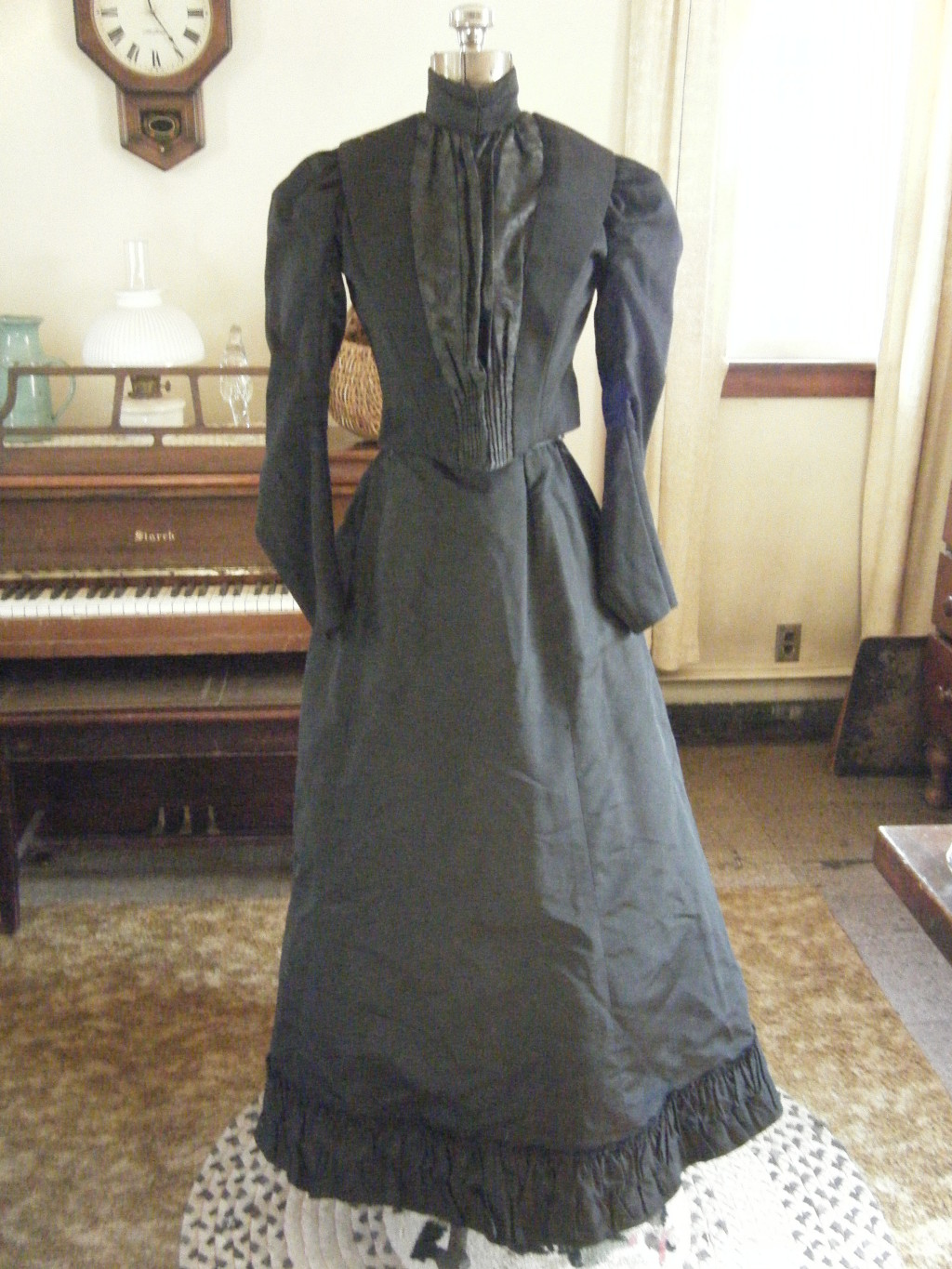 All The Pretty Dresses: Black 1890's Outfit poss. Mourning