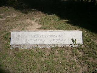 το μνημείο του Νικόλαου Κασομούλη στον Κήπο των Ηρώων στο Μεσολόγγι