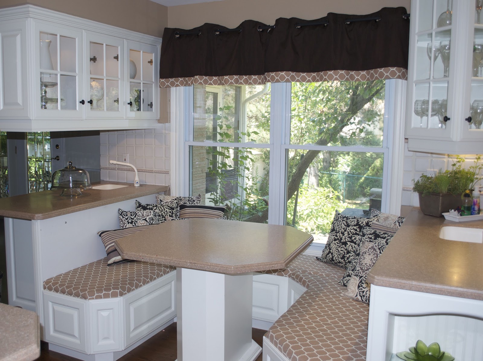 DIY Kitchen Banquette