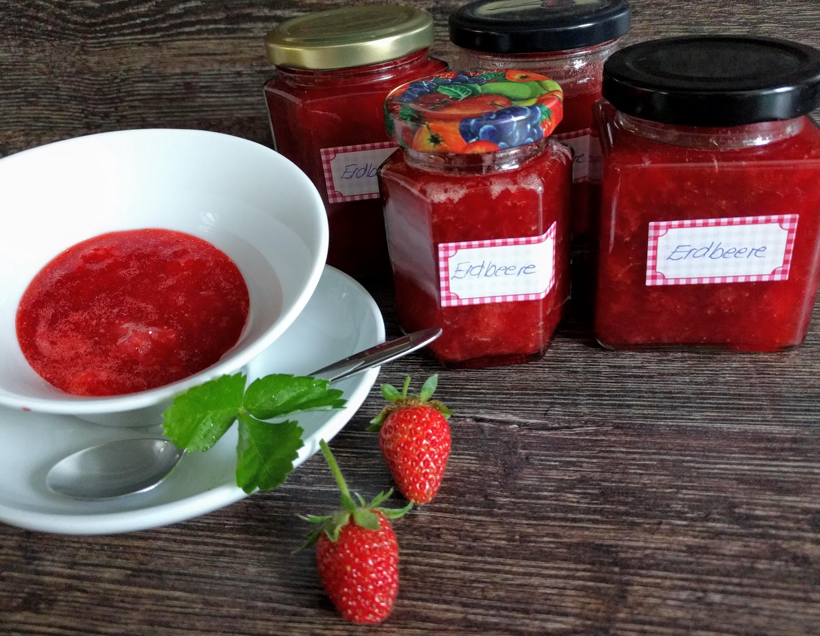 - Himbeer-, Erdbeer- und Heidelbeer-Marmelade