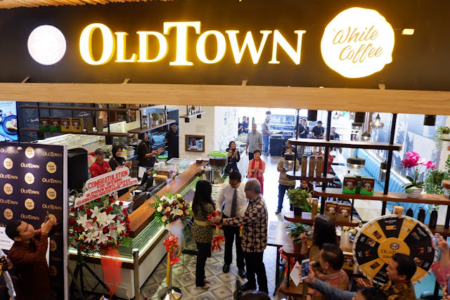 cafe konsep terbaru oldtown white coffee di arkadia green park