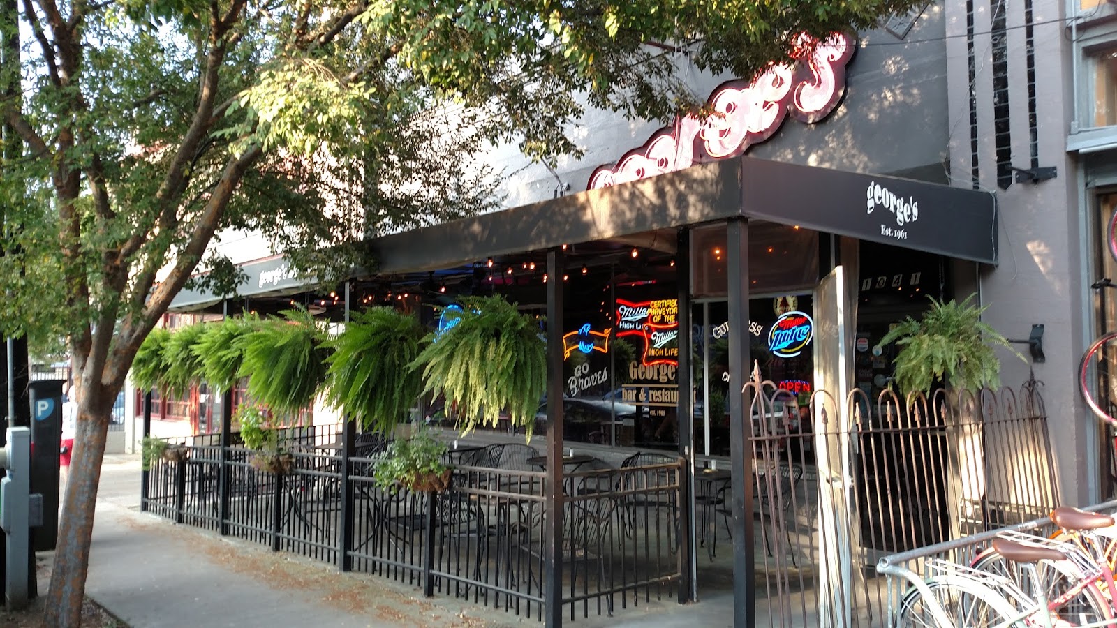 PIG OUT SPOTS Bar & Restaurant (Atlanta, GA)