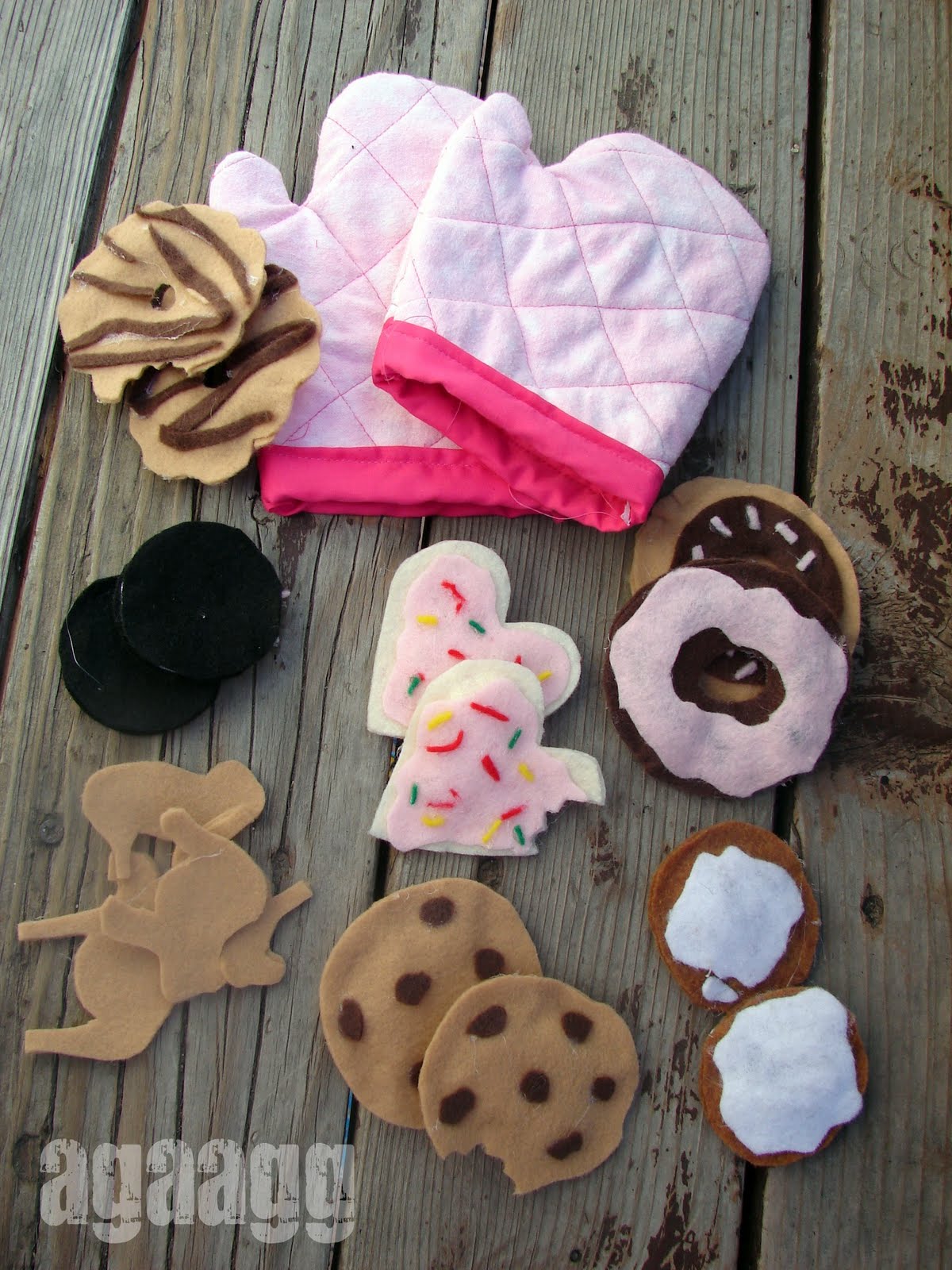 oven mitt kid sized and some sweetness... A girl and a glue gun