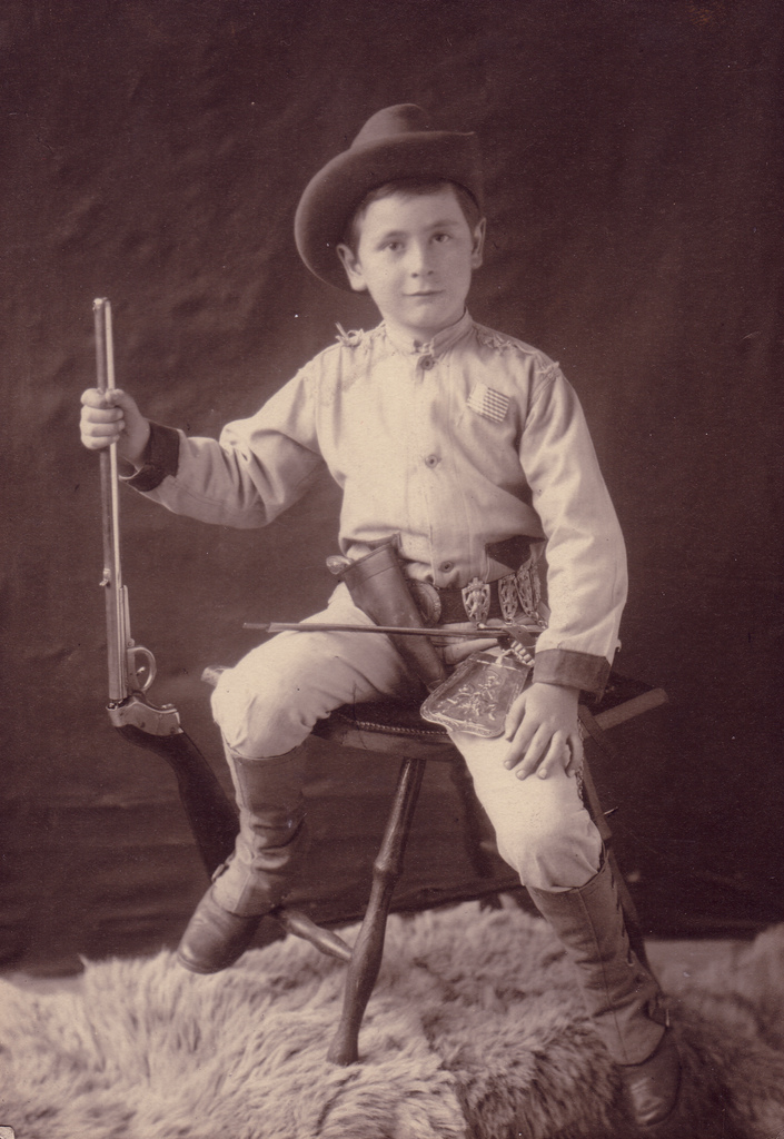 Vintage+Photos+of+Children+with+Guns+(10).jpg