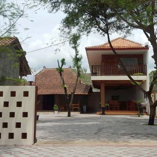 De Omah Slili hostel integrate classic Limasan house and ... De Omah Slili hostel integrate classic Limasan house and ...