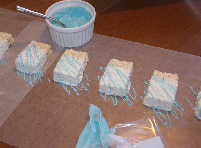 How to Decorate Krispie Treats for a Baby Shower Image