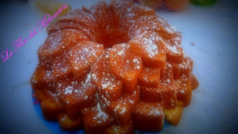 Bundt cake de limón relleno de lemon curd