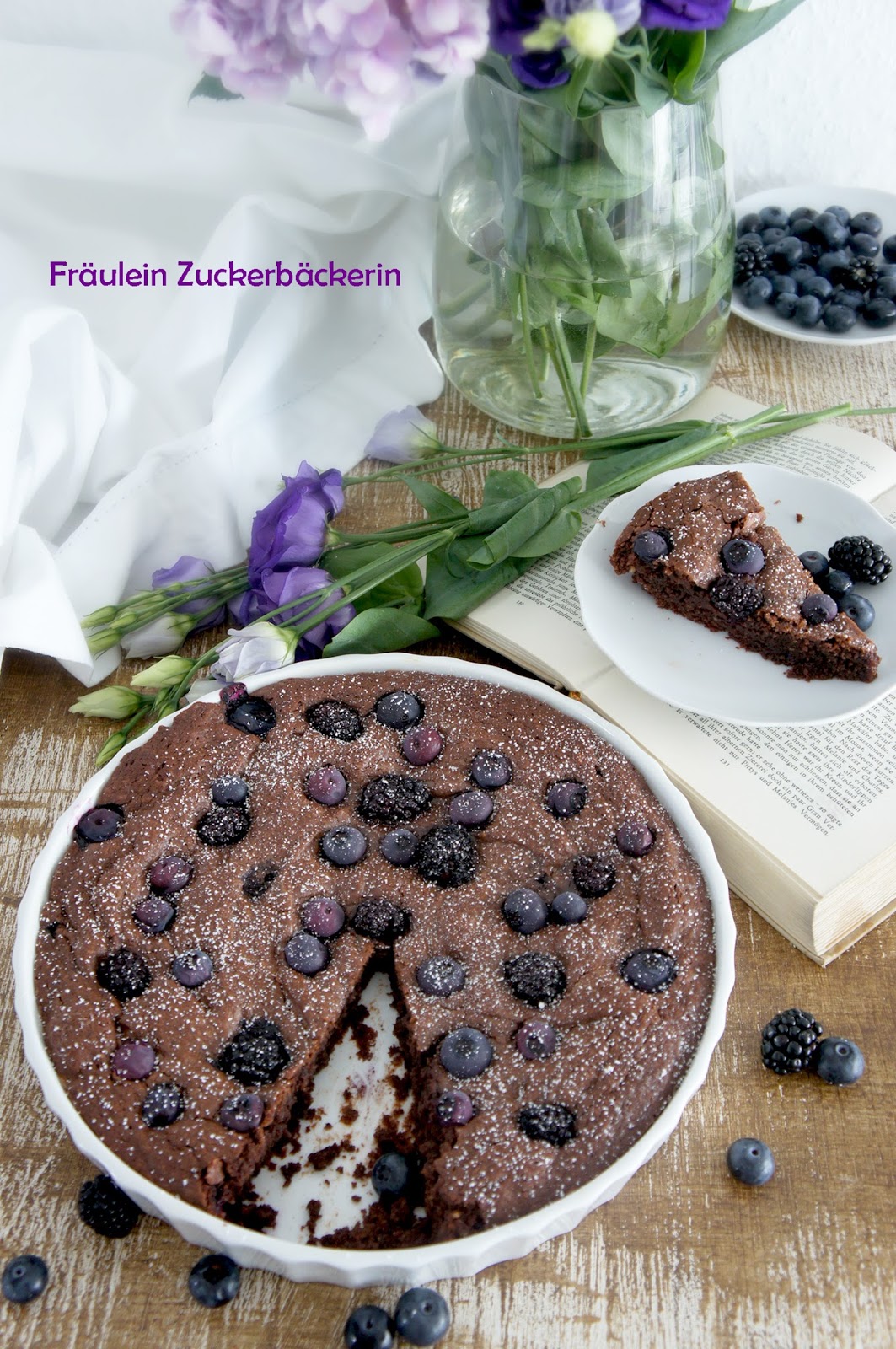Fräulein Zuckerbäckerin: Schokoladenkuchen mit Blaubeeren