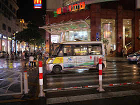 mini-mini Jumbo Wuzhou Bus at night in Hedong