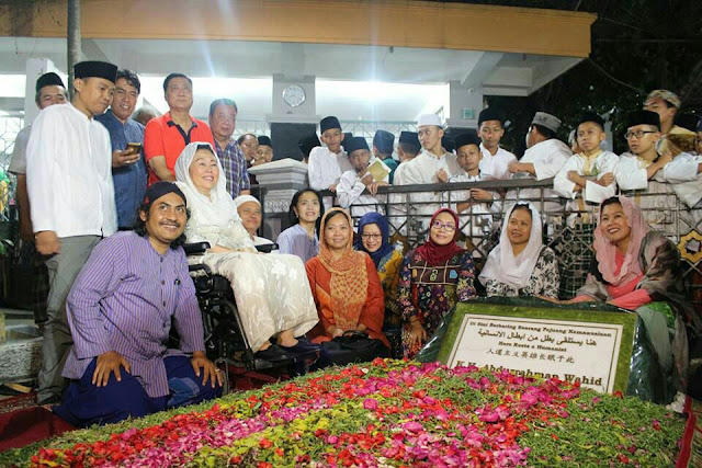 Prasasti Makam Gus Dur Resmi Dibuka untuk Publik